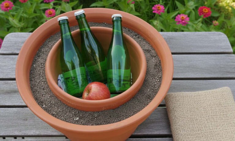 lodówka bez prądu DIY, chłodzenie na działce bez prądu, lodówka z doniczek i piasku, lodówka pasywna